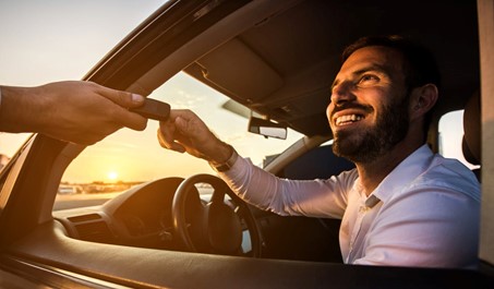 Le choix crucial entre location de voiture et taxi pour des vacances détente en Martinique