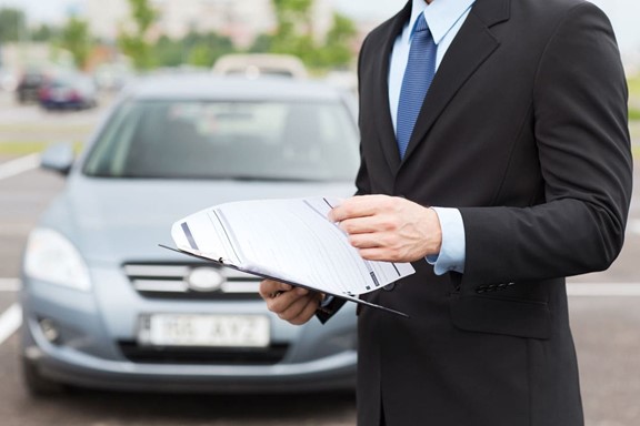 Assurance voiture de location : quelles sont les obligations et les options ?